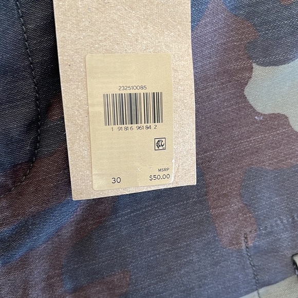 Men’s Levi’s carrier cargo shorts - Picture 9 of 9